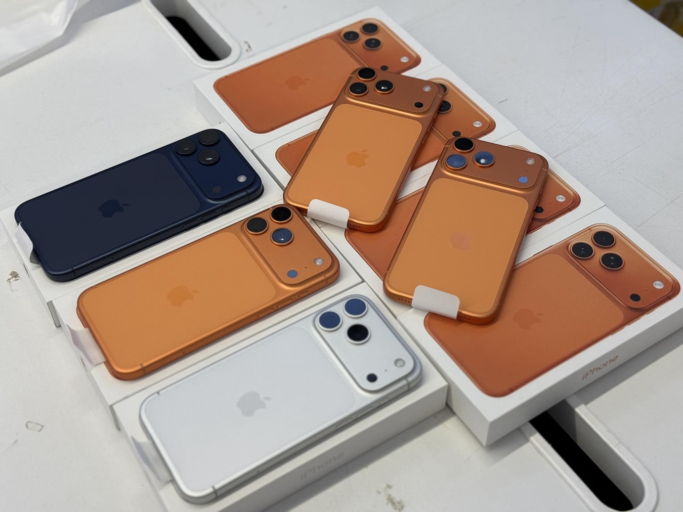 Apple iPhone 17 Pro Max, iPhone 17 Pro, iPhone 17 , iPhone Air , iPhone 16 Pro Max, iPhone 16 Pro, iPhone 16 , Samsung Galaxy S26 Ultra