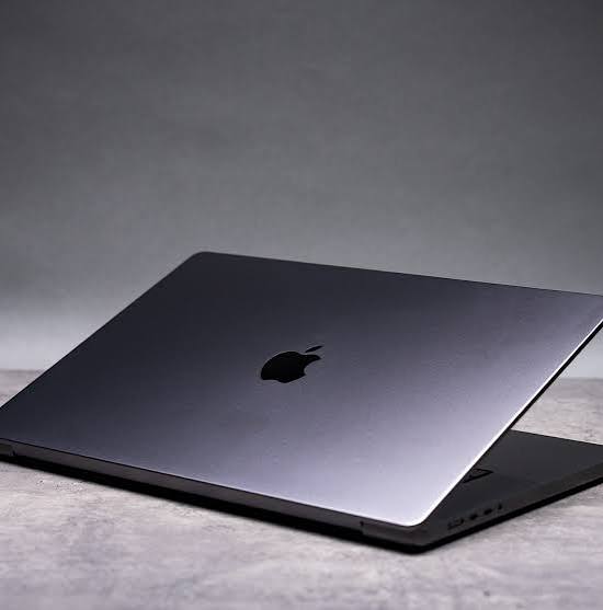 2026 Apple MacBook Pro 16″ – M5 Max